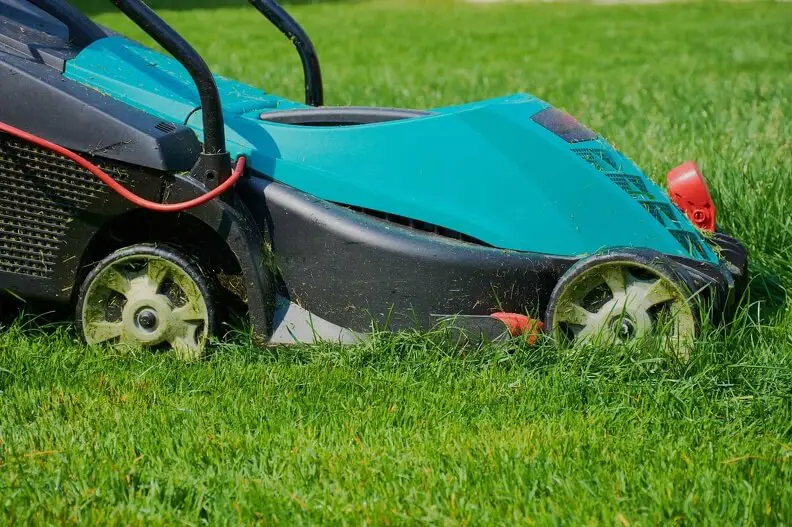 Lawn Mowing in Hartford, CT